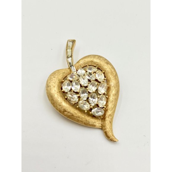 Vintage Signed TRIFARI Leaf Heart Pin Brooch Textured Gold Tone Clear Stones - Picture 2 of 6